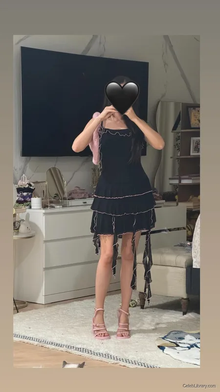 Pokimane photo 13 of 3752