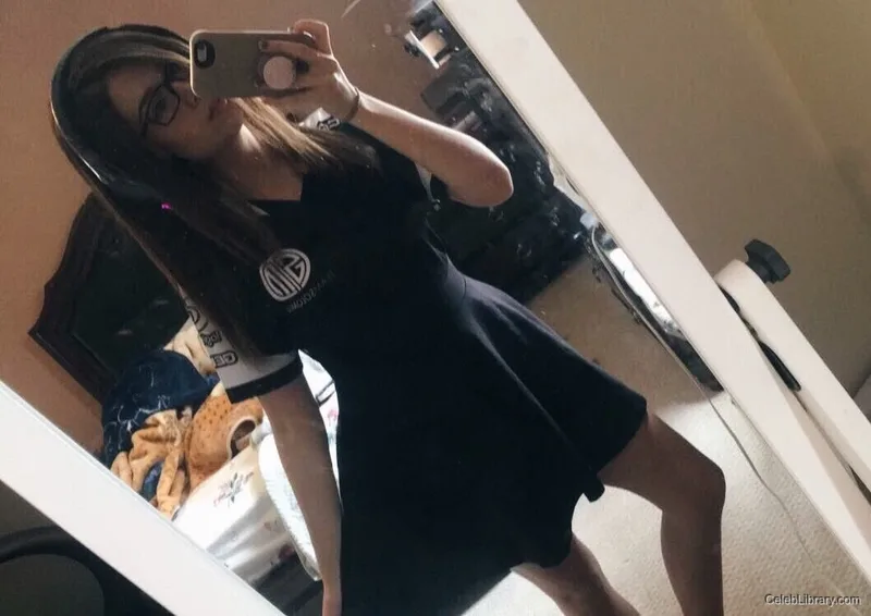 Pokimane photo 19 of 3752