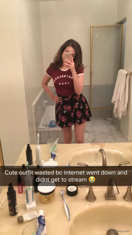 Pokimane photo 3 of 3752
