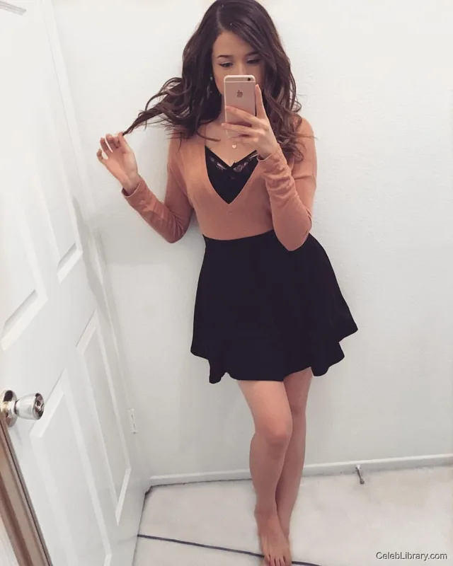 Pokimane photo 4 of 3752