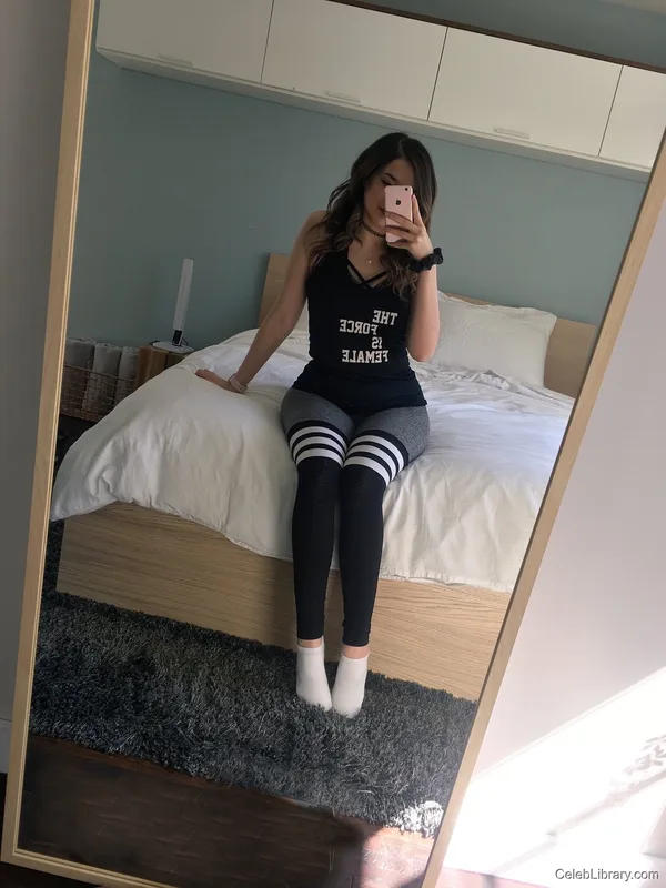 Pokimane photo 5 of 3752