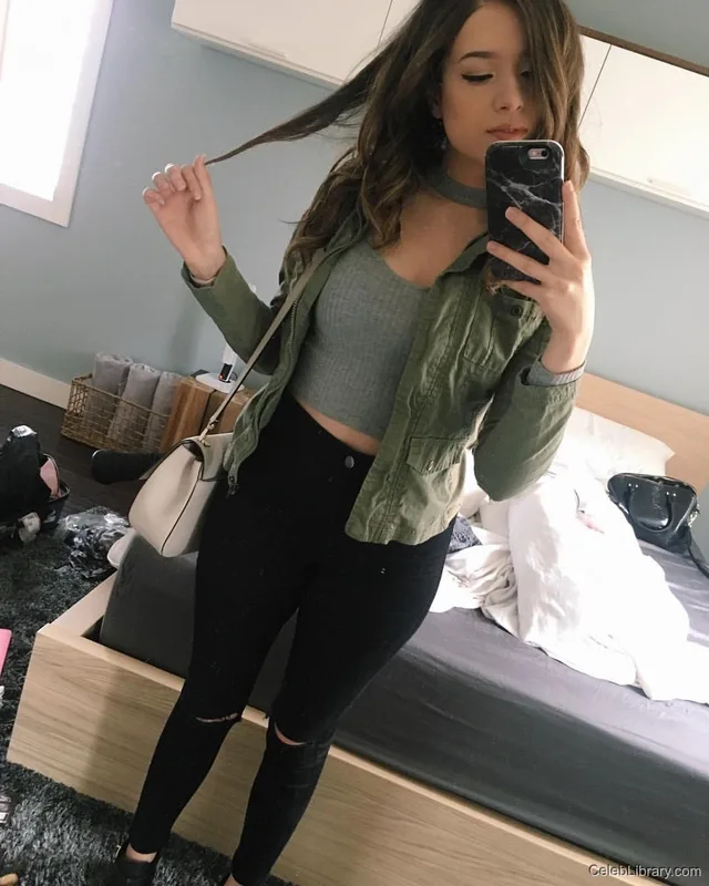 Pokimane photo 7 of 3752