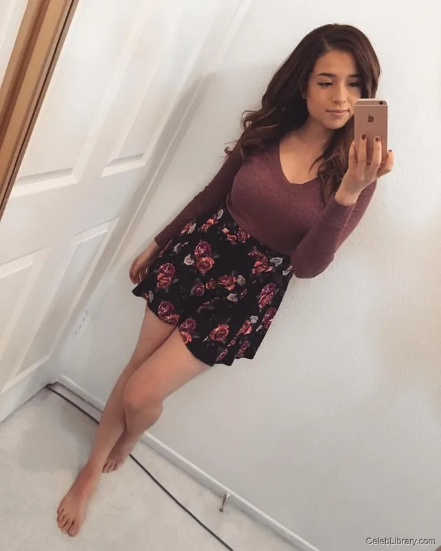 Pokimane photo 8 of 3752