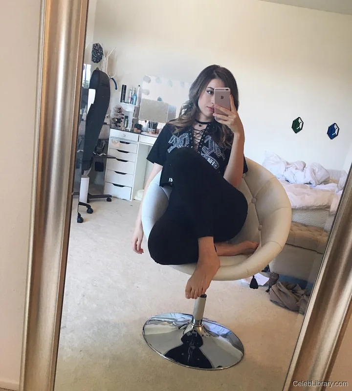 Pokimane photo 13 of 3752