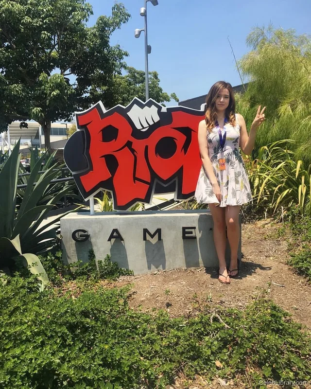 Pokimane photo 23 of 3752