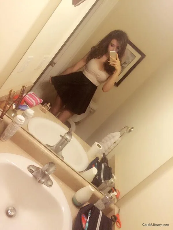Pokimane photo 24 of 3752