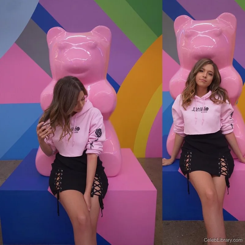 Pokimane photo 10 of 3752