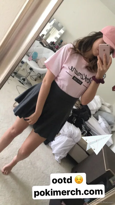 Pokimane photo 17 of 3752