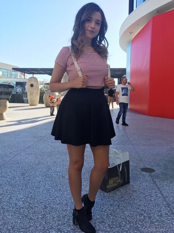 Pokimane photo 23 of 3752