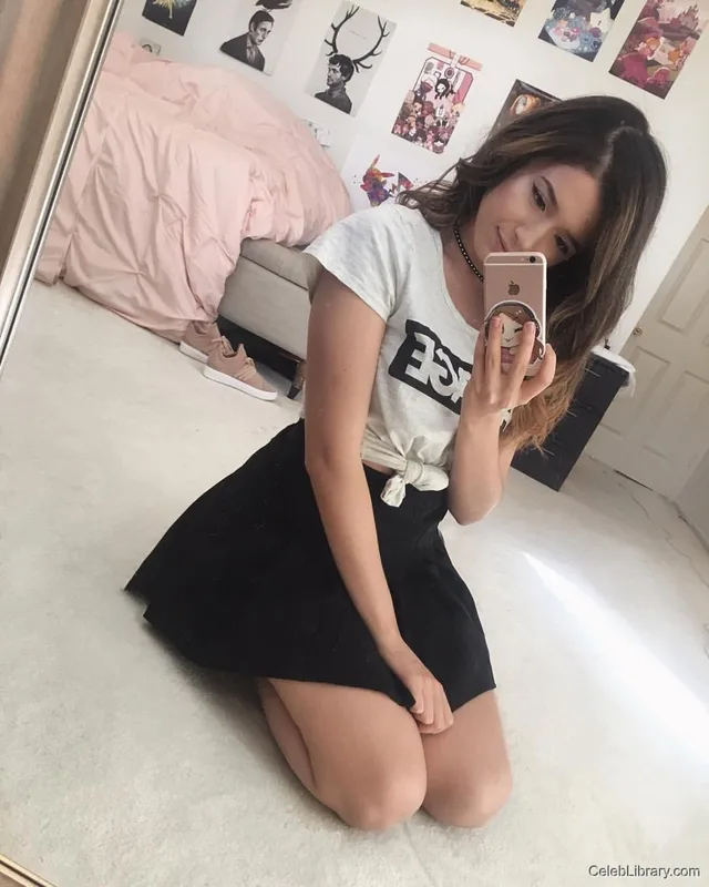 Pokimane photo 7 of 3752
