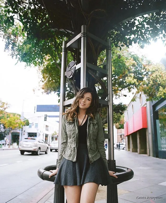 Pokimane photo 11 of 3752