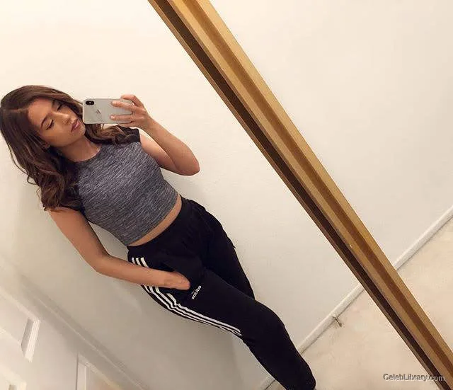 Pokimane photo 15 of 3752