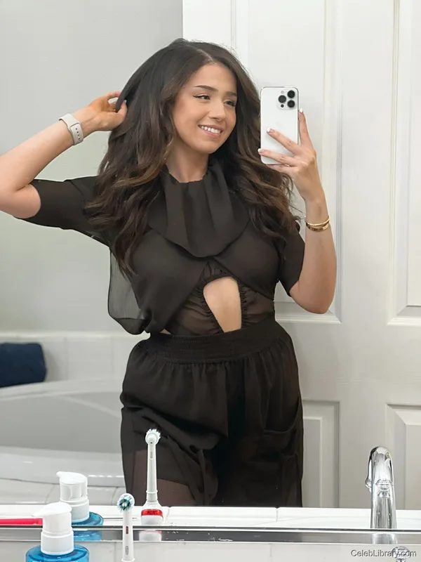 Pokimane photo 24 of 3752