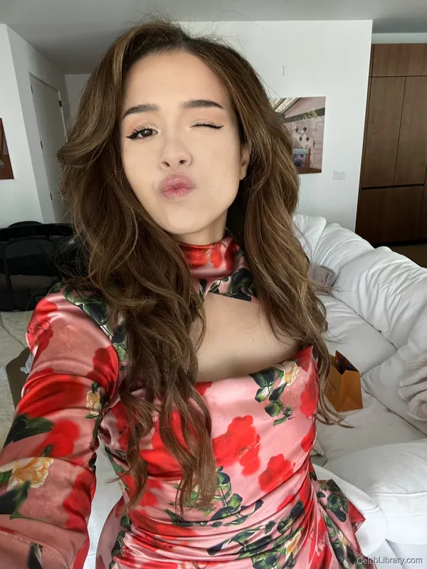 Pokimane photo 7 of 3752