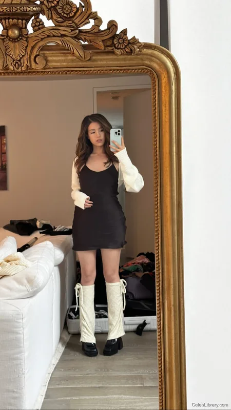 Pokimane photo 15 of 3752