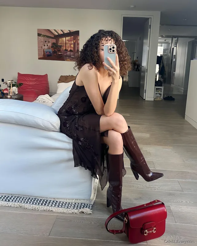Pokimane photo 22 of 3752