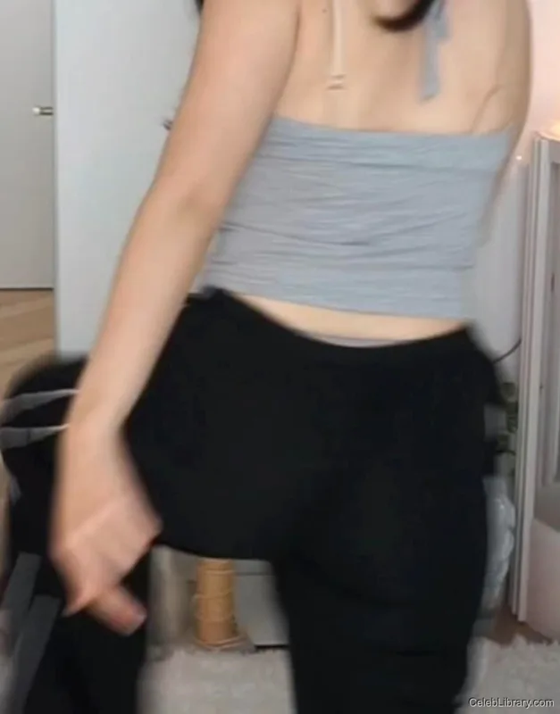 Pokimane photo 2 of 3752