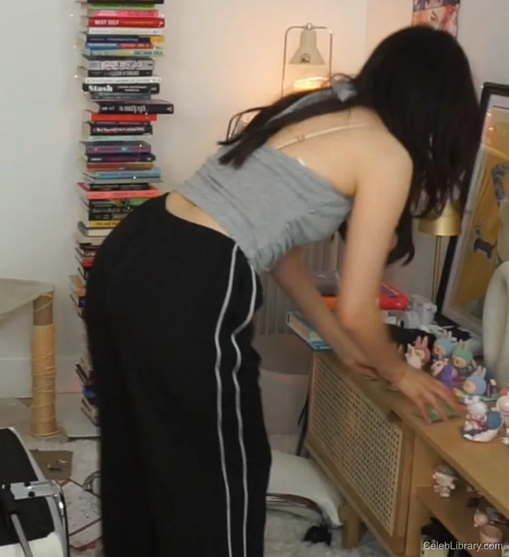Pokimane photo 7 of 3752