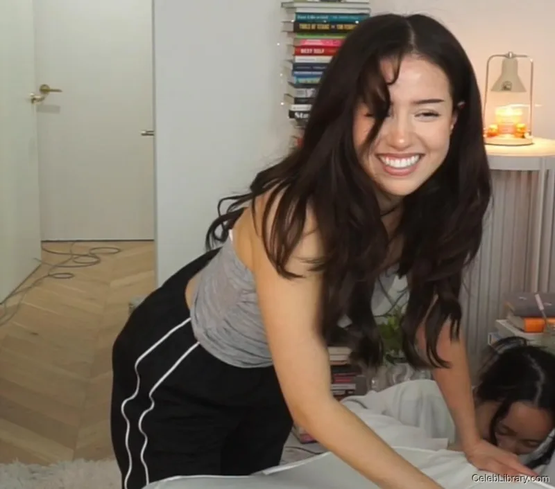 Pokimane photo 22 of 3752