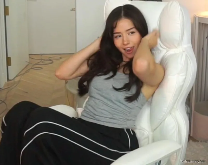 Pokimane photo 1 of 3752
