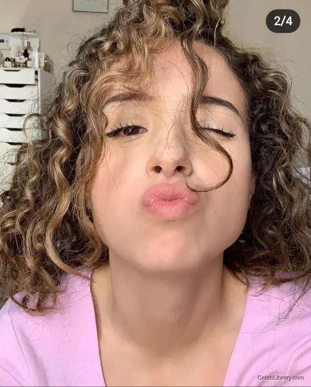 Pokimane photo 9 of 3752