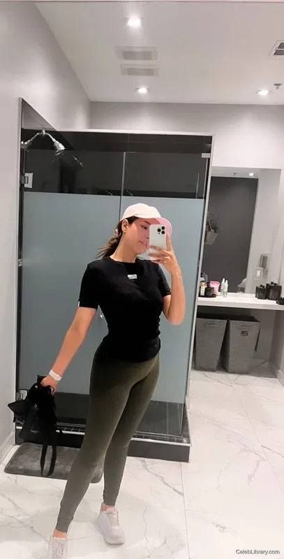 Pokimane photo 15 of 3752