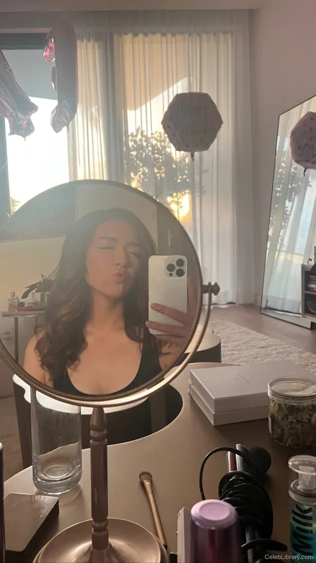Pokimane photo 17 of 3752