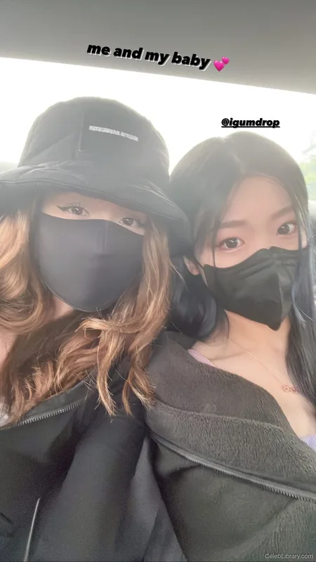 Pokimane photo 1 of 3752