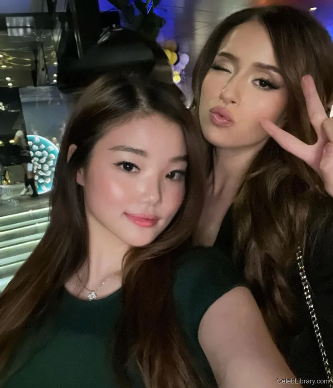 Pokimane photo 4 of 3752
