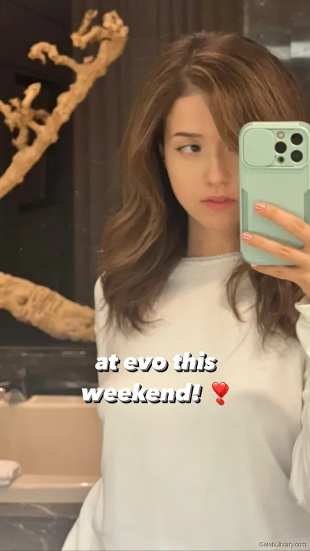 Pokimane photo 7 of 3752