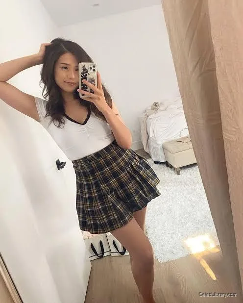 Pokimane photo 22 of 3752
