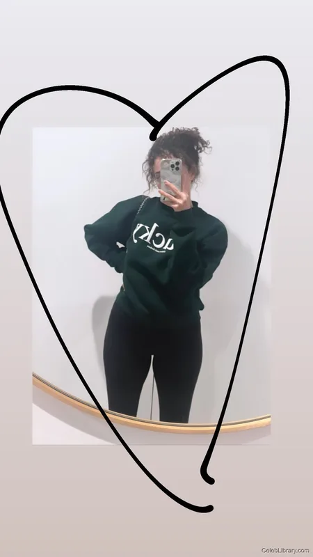 Pokimane photo 7 of 3752