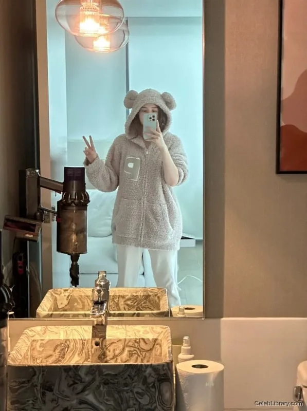 Pokimane photo 10 of 3752