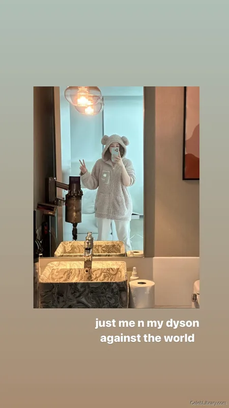 Pokimane photo 11 of 3752