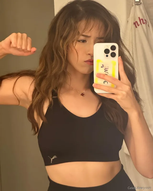 Pokimane photo 6 of 3752