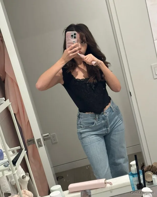 Pokimane photo 12 of 3752