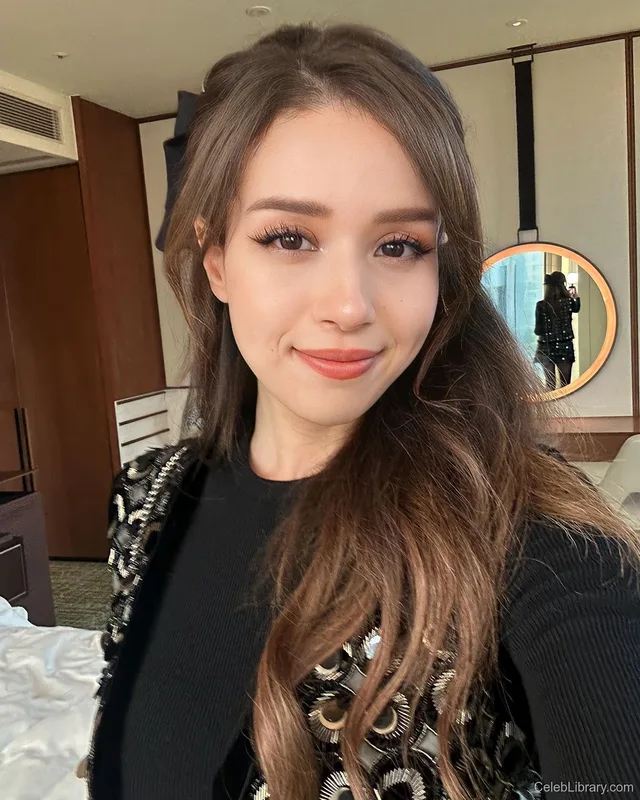 Pokimane photo 1 of 3752