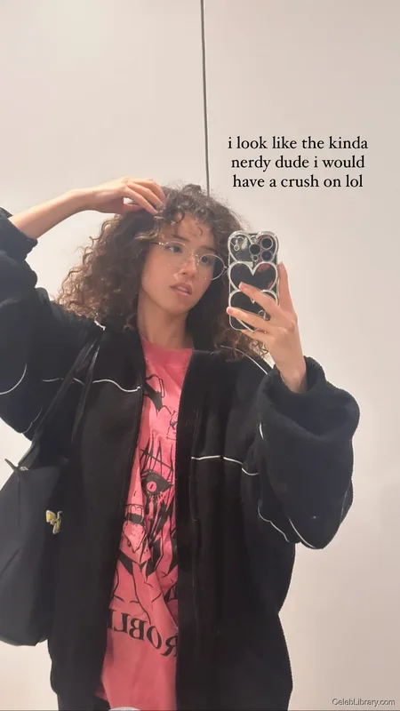 Pokimane photo 3 of 3752