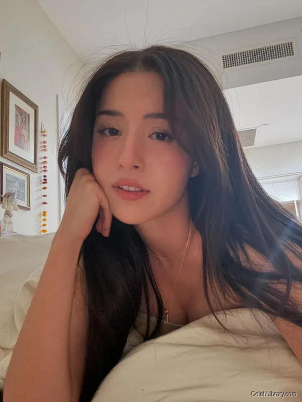Pokimane photo 4 of 3752