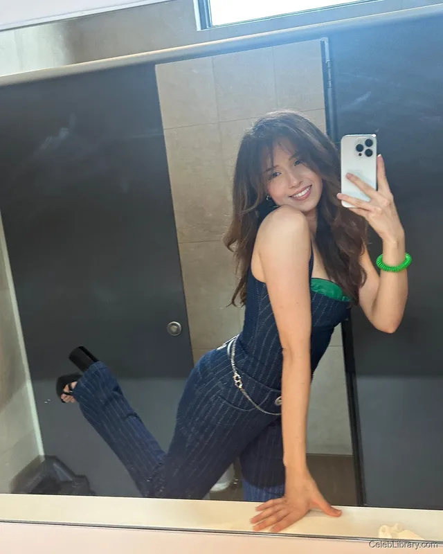 Pokimane photo 8 of 3752
