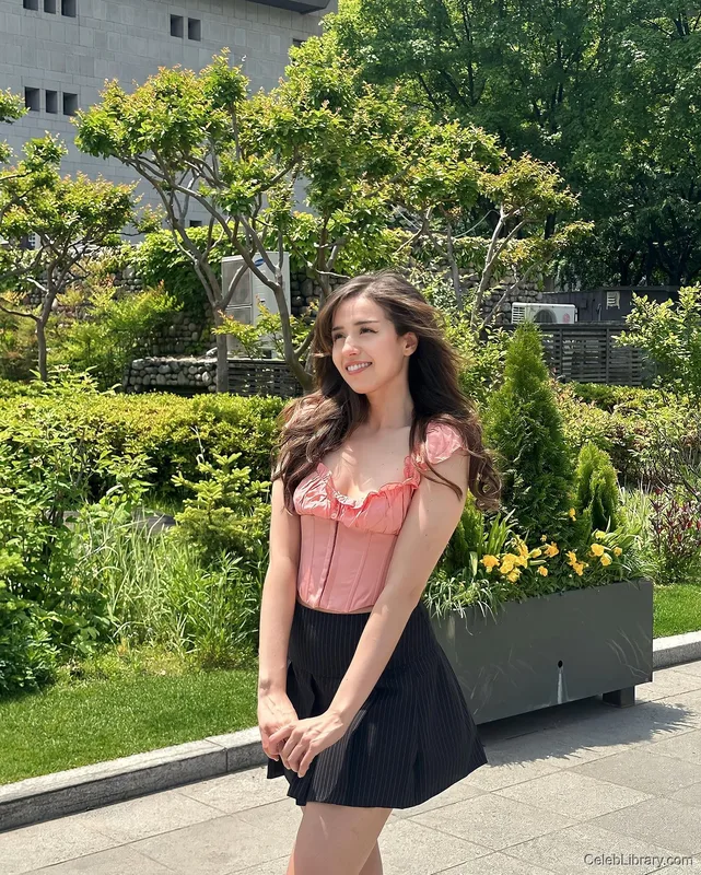 Pokimane photo 13 of 3752