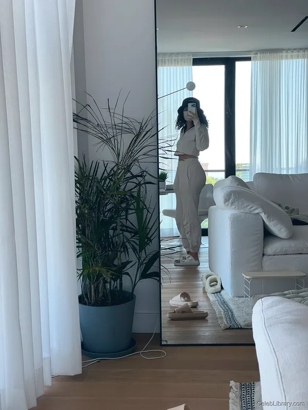 Pokimane photo 18 of 3752