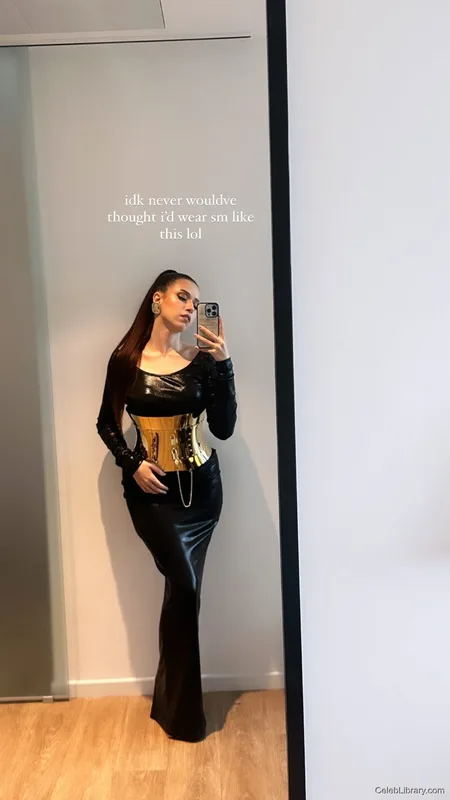 Pokimane photo 1 of 3752