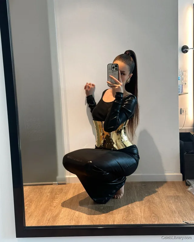 Pokimane photo 17 of 3752