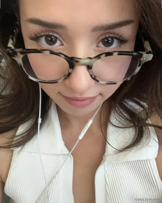 Pokimane photo 23 of 3752