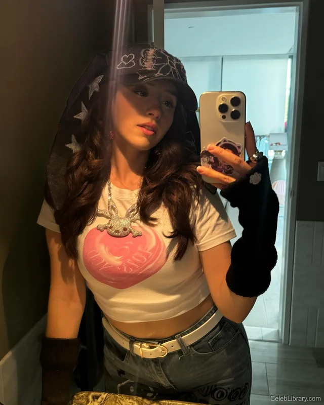 Pokimane photo 8 of 3752
