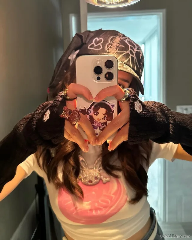 Pokimane photo 10 of 3752