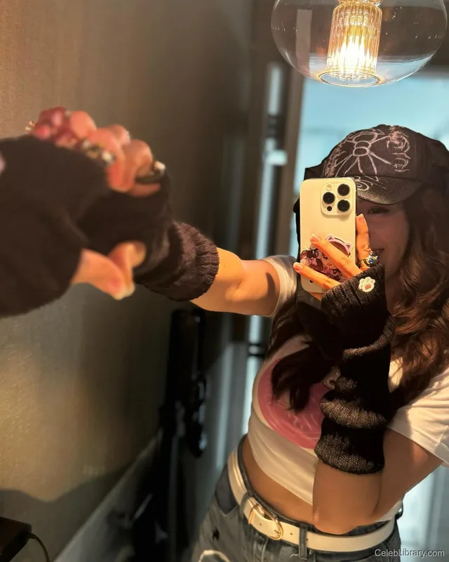 Pokimane photo 11 of 3752