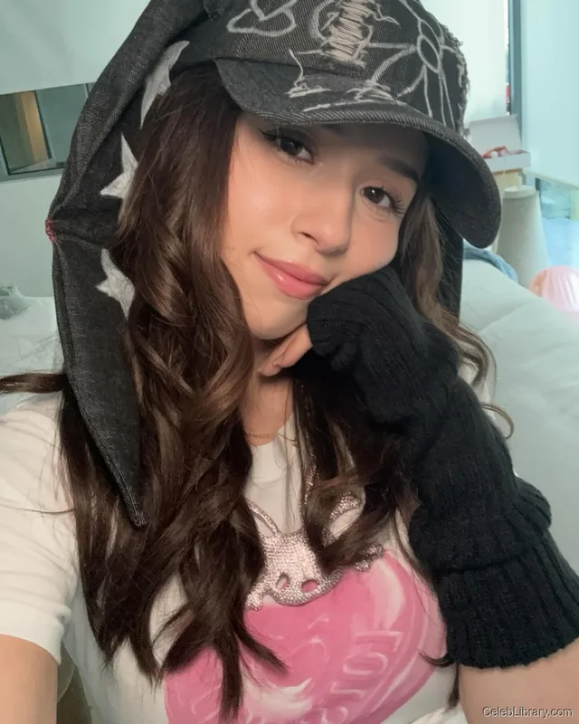 Pokimane photo 13 of 3752