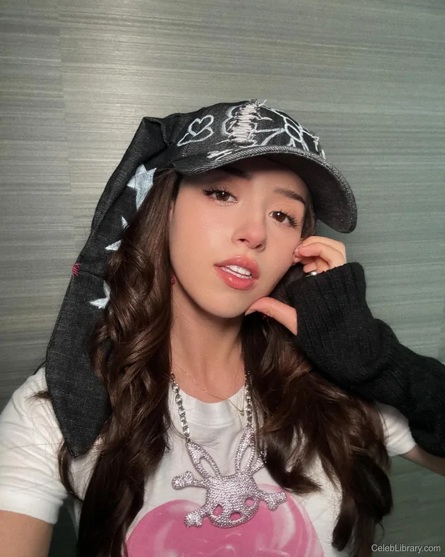 Pokimane photo 14 of 3752